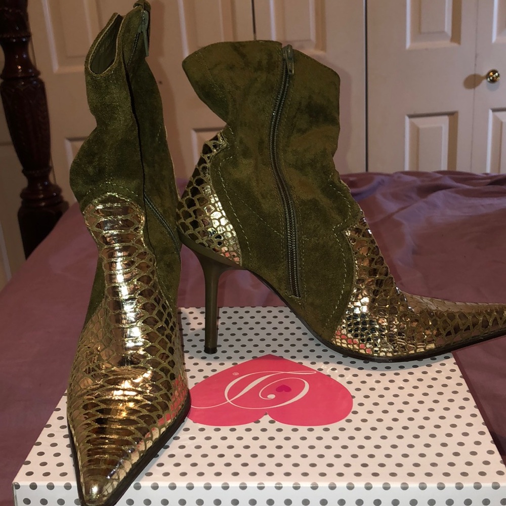Pointed heels.